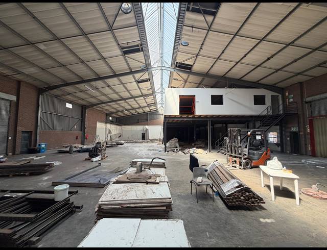1,760M² WAREHOUSE TO LET IN KYALAMI
